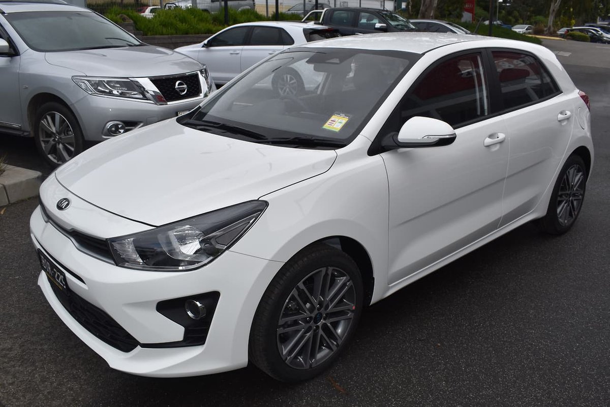 Kia rio white