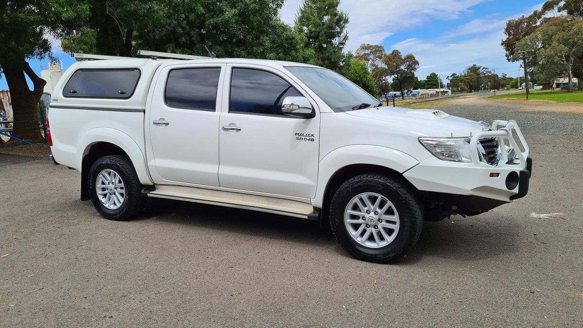 2012 TOYOTA HILUX SR5 (4x4) KUN26R MY12 For Sale in Kyabram, VIC (Glacier White) Albion Motors