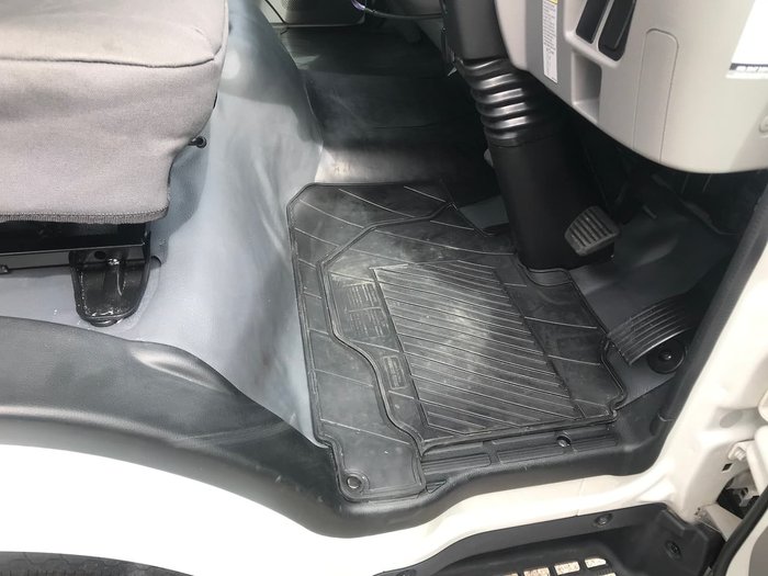 2019 FUSO CANTER 515 WIDE CAB REFRIGERATED White