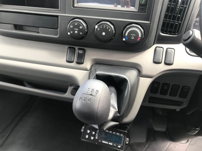 2019 FUSO CANTER 515 WIDE CAB REFRIGERATED White