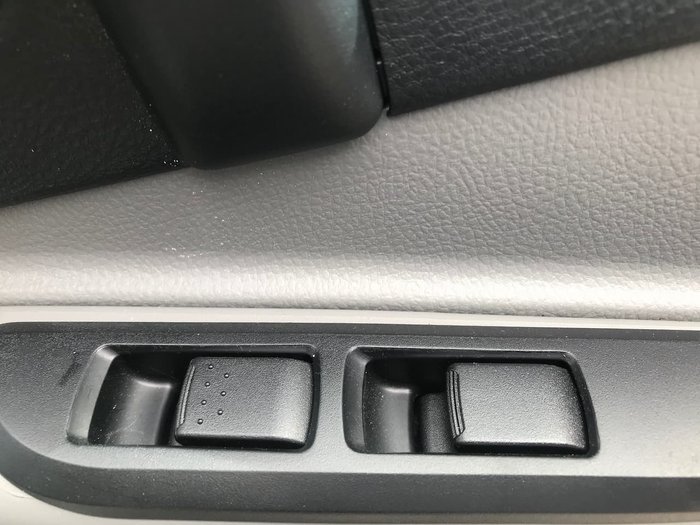 2019 FUSO CANTER 515 WIDE CAB REFRIGERATED White