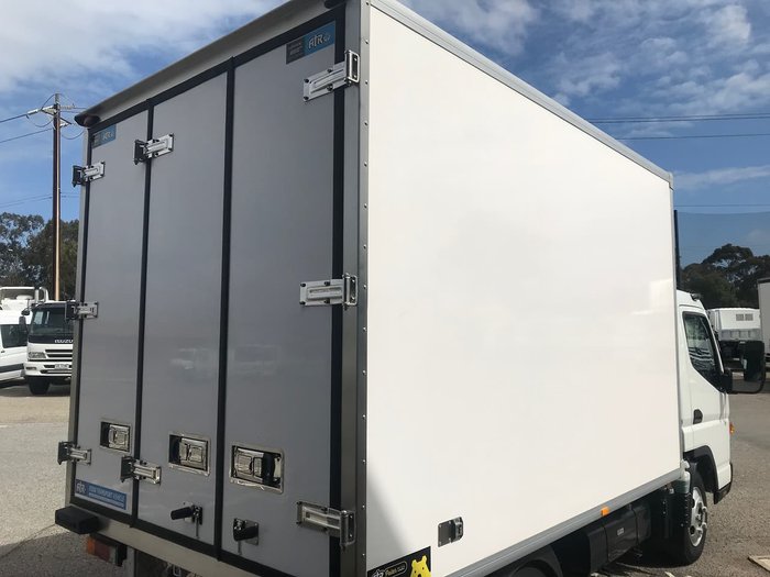 2019 FUSO CANTER 515 WIDE CAB REFRIGERATED White
