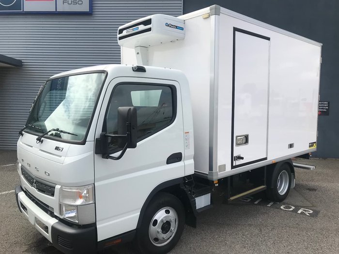 2019 FUSO CANTER 515 WIDE CAB REFRIGERATED White
