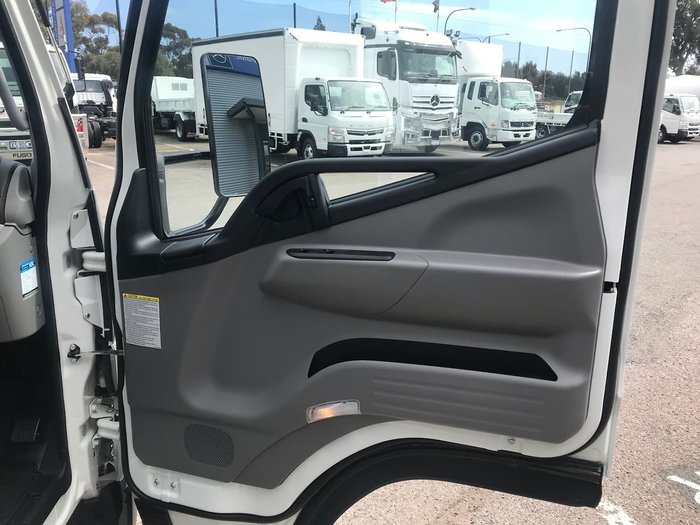 2019 FUSO CANTER 515 WIDE CAB REFRIGERATED White
