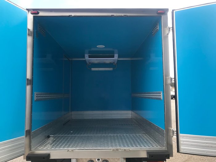 2019 FUSO CANTER 515 WIDE CAB REFRIGERATED White