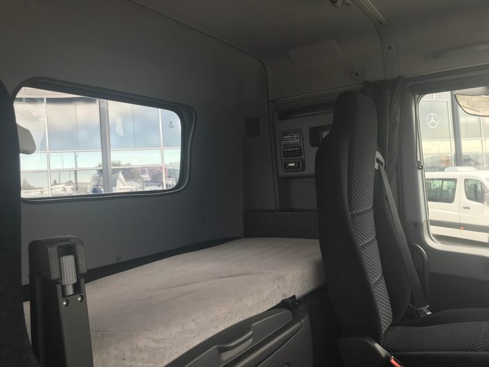 2012 Mercedes Benz 2648 LOW ROOF SLEEPER WHITE