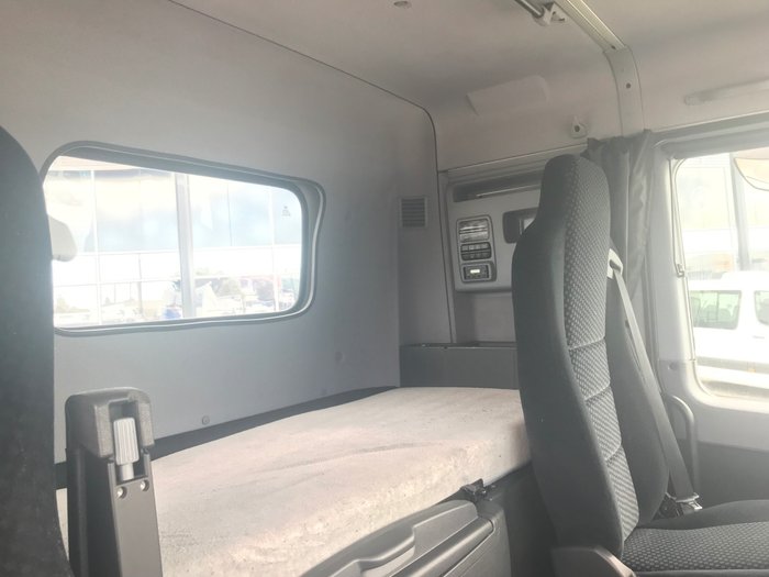 2012 Mercedes Benz 2648 LOW ROOF SLEEPER WHITE