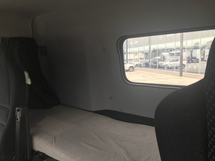 2012 Mercedes Benz 2648 LOW ROOF SLEEPER WHITE