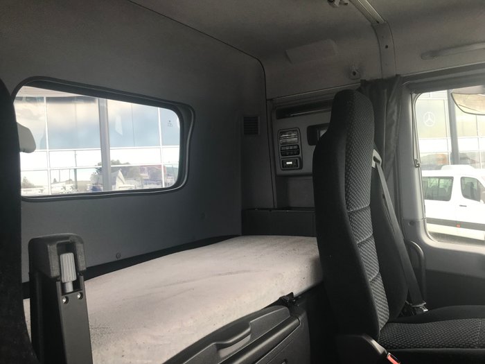 2012 Mercedes Benz 2648 LOW ROOF SLEEPER WHITE