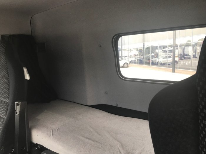 2012 Mercedes Benz 2648 LOW ROOF SLEEPER WHITE