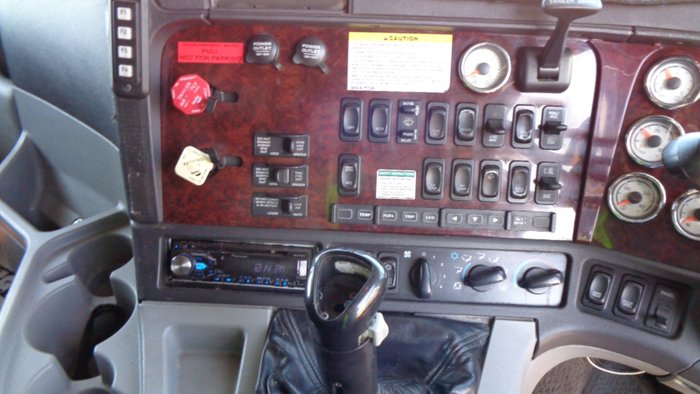 0 Freightliner Argosy White