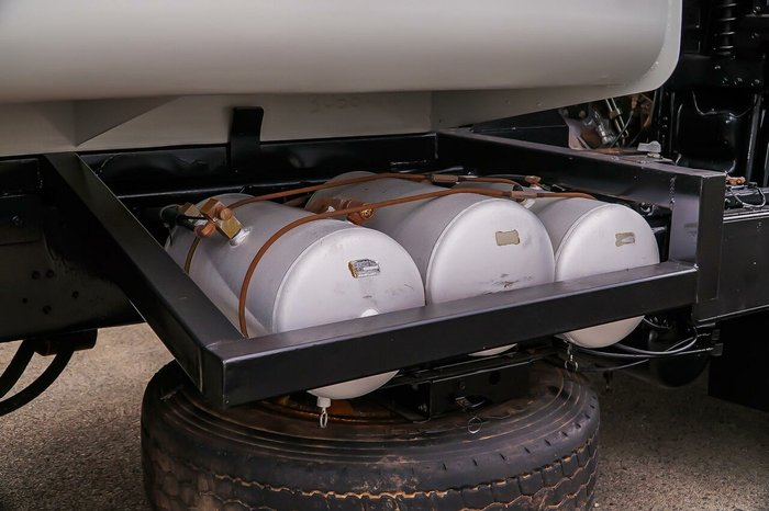 2001 Mitsubishi FV 6X4