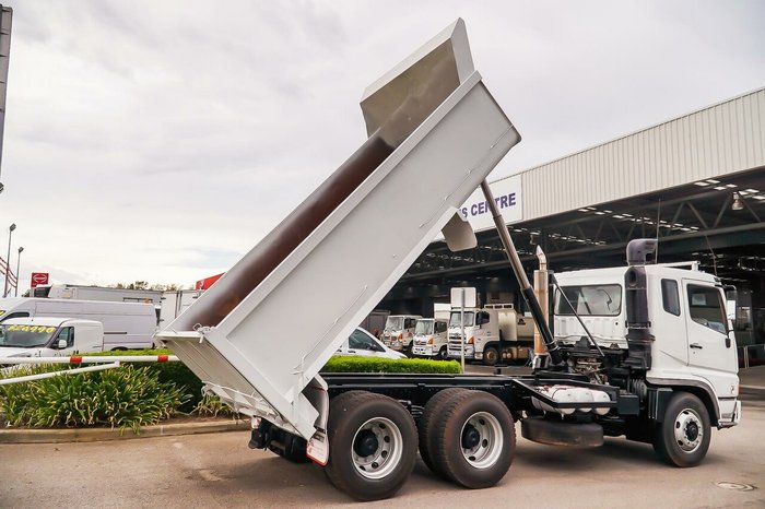 2001 Mitsubishi FV 6X4