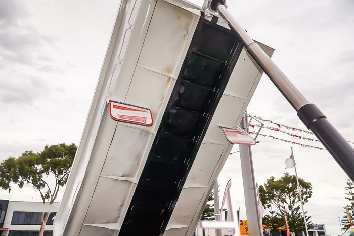 2001 Mitsubishi FV 6X4