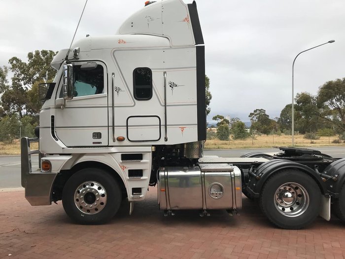 2011 FREIGHTLINER ARGOSY 101 null null WHITE