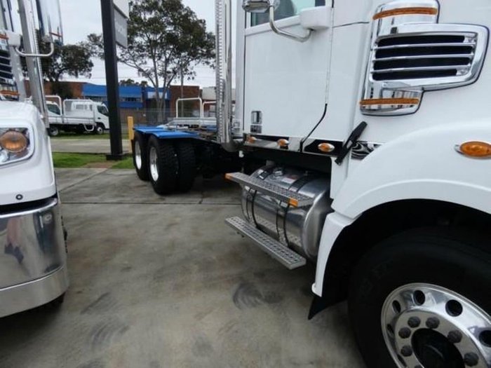 2018 FREIGHTLINER CORONADO 114 null null White