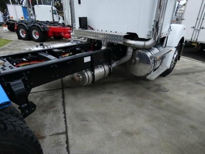 2018 FREIGHTLINER CORONADO 114 null null White