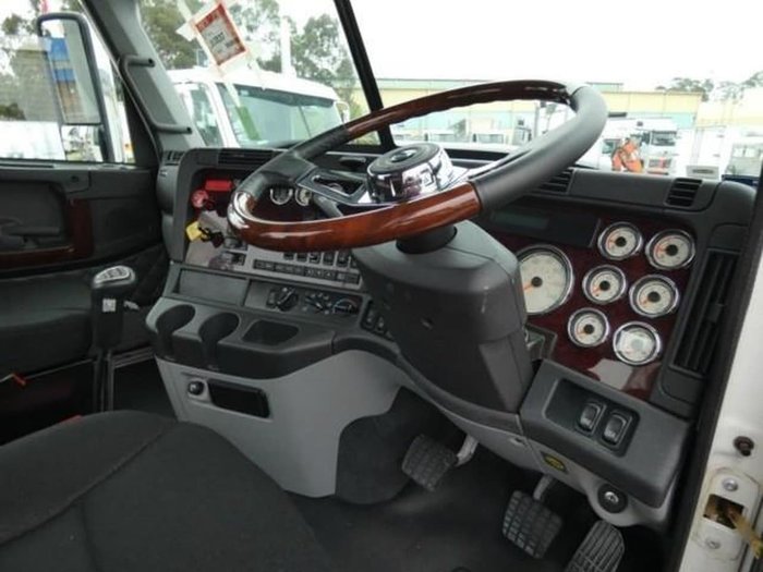 2018 FREIGHTLINER CORONADO 114 null null White