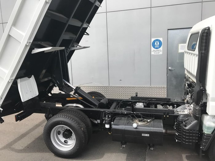 2019 FUSO CANTER 615 FEA61BR3SFAC null null White