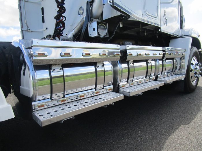 2012 FREIGHTLINER CENTURY C(S/T)112 PTO HYD null null white