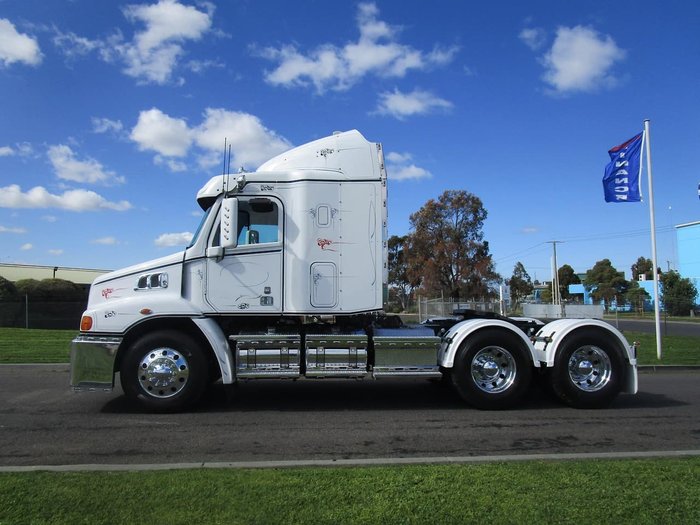 2012 FREIGHTLINER CENTURY C(S/T)112 PTO HYD null null white