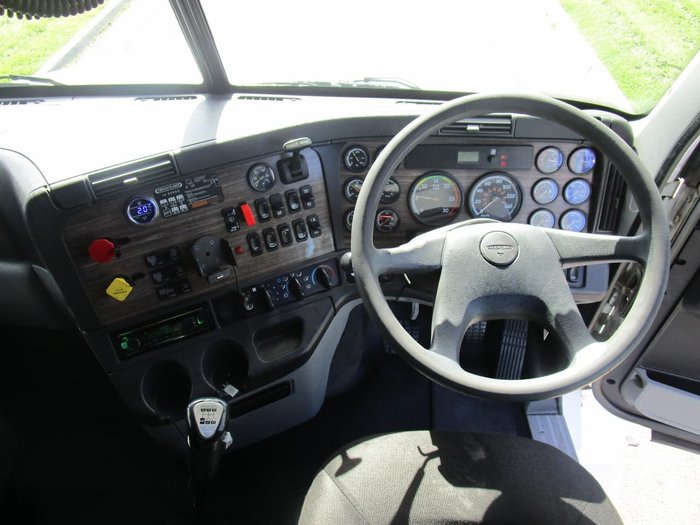 2012 FREIGHTLINER CENTURY C(S/T)112 PTO HYD null null white