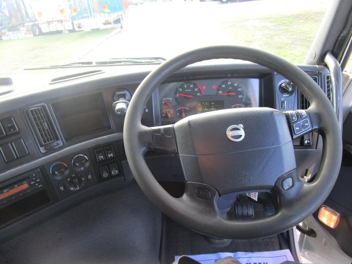 2011 VOLVO FM13 null null WHITE