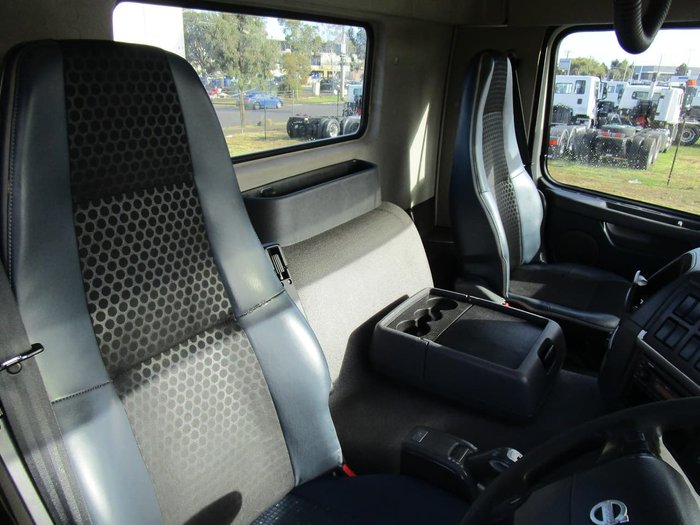 2011 VOLVO FM13 null null WHITE