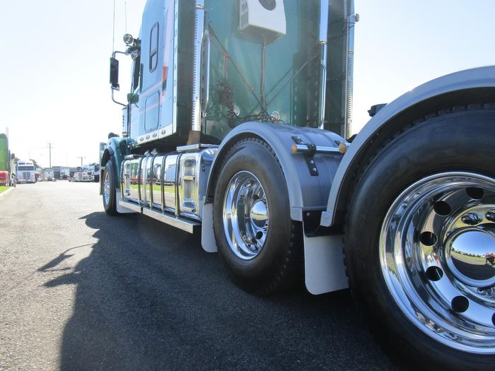 2013 FREIGHTLINER CORONADO CORONADO 112 SD null null GREEN