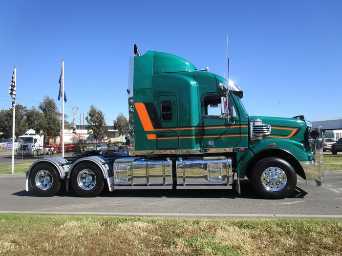 2013 FREIGHTLINER CORONADO CORONADO 112 SD null null GREEN