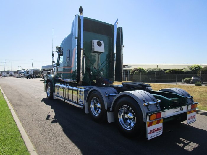 2013 FREIGHTLINER CORONADO CORONADO 112 SD null null GREEN