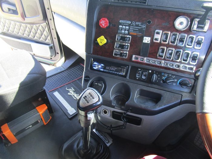 2013 FREIGHTLINER CORONADO CORONADO 112 SD null null GREEN