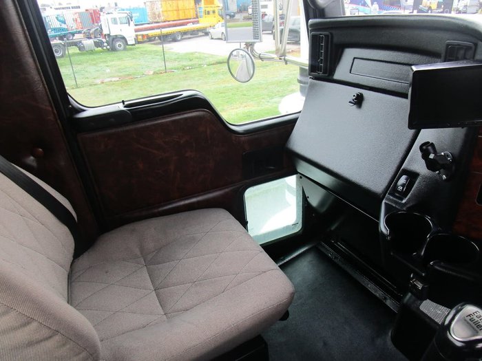 2010 KENWORTH T402 NIL K'S ON ENGINE REBUILD null null WHITE