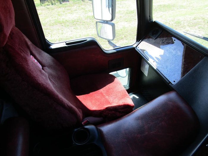 2009 KENWORTH K108 null null WHITE