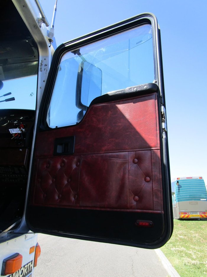 2009 KENWORTH K108 null null WHITE