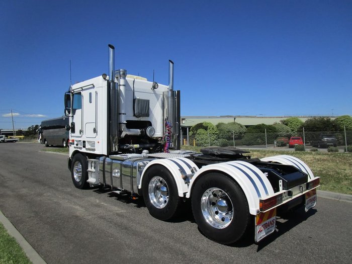 2009 KENWORTH K108 null null WHITE