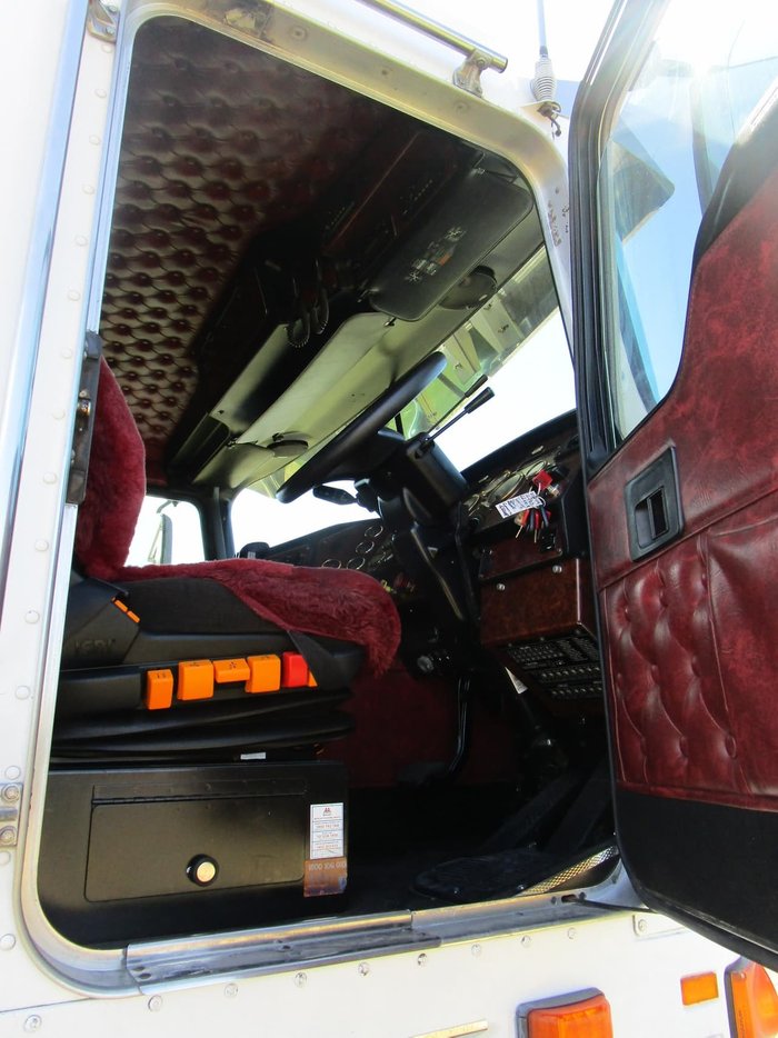 2009 KENWORTH K108 null null WHITE