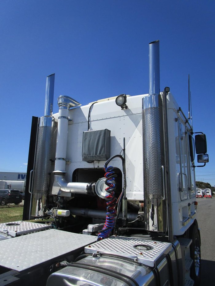 2009 KENWORTH K108 null null WHITE