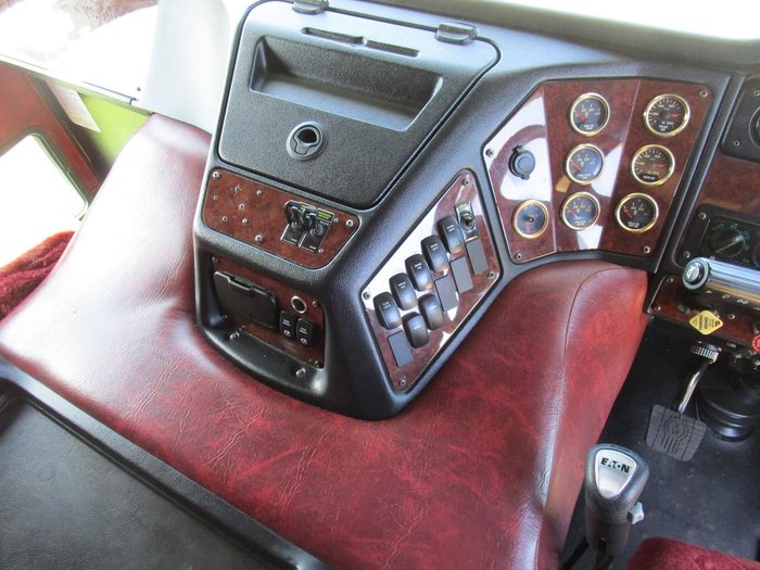 2009 KENWORTH K108 null null WHITE