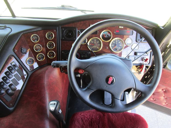 2009 KENWORTH K108 null null WHITE