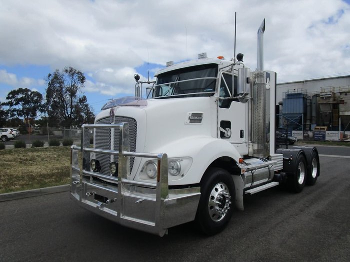 2013 KENWORTH T403 DAY CAB null null WHITE