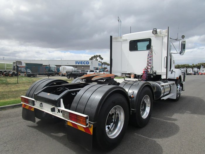 2013 KENWORTH T403 DAY CAB null null WHITE