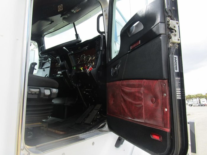 2013 KENWORTH T403 DAY CAB null null WHITE