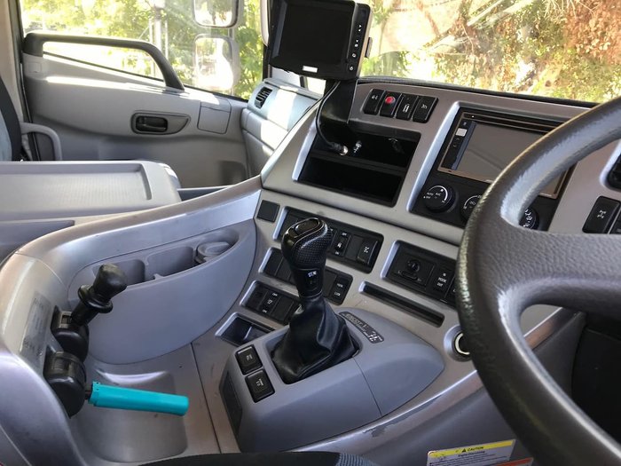 2016 UD GW 26 420 QUON null null White