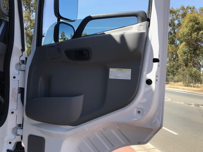 2016 UD GW 26 420 QUON null null White