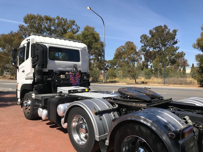 2016 UD GW 26 420 QUON null null White