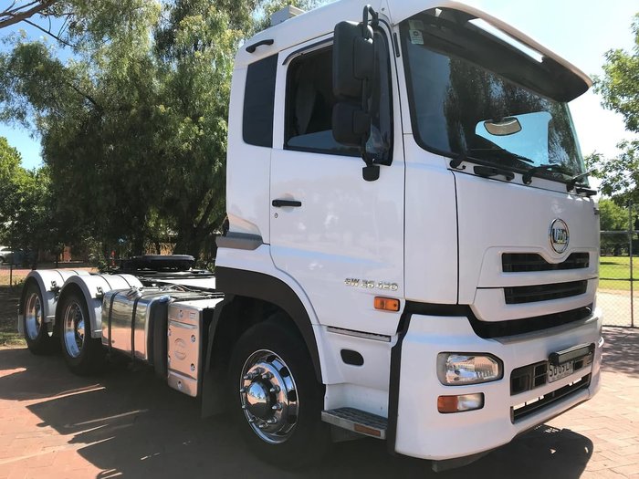 2016 UD GW 26 420 QUON null null White