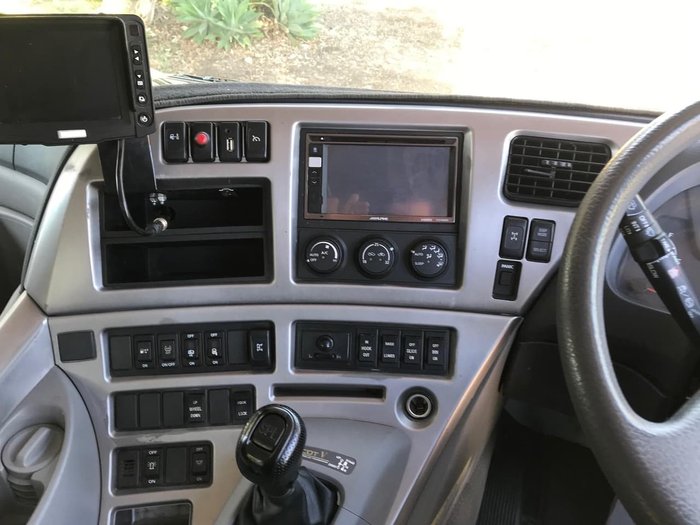 2016 UD GW 26 420 QUON null null White