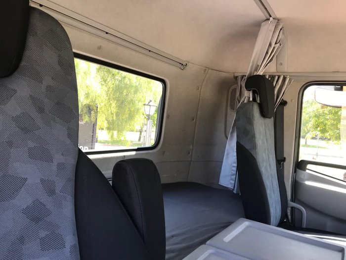 2016 UD GW 26 420 QUON null null White