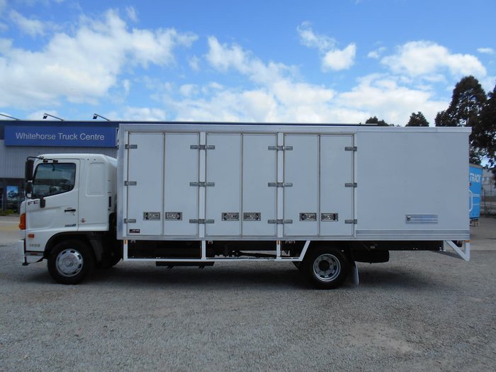 2015 HINO FE 1426 - 500 SERIES null null White